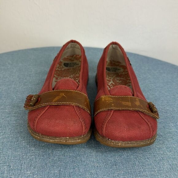The North Face Red Slip On Shoes Leather Detailing Size 5 - Picture 2 of 8